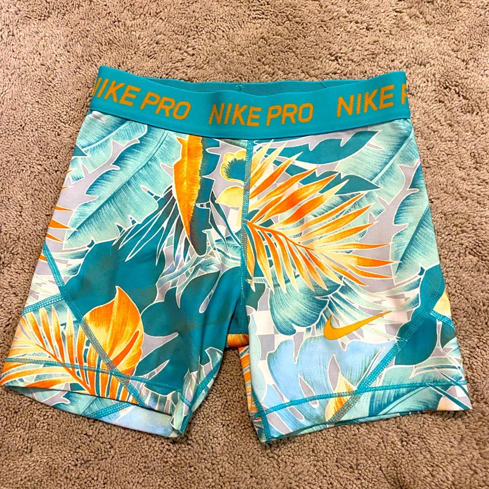 Floral Nike Pro shorts Size: Medium